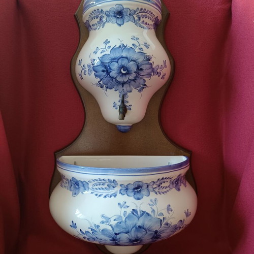 Vintage decorative fountain from Portuguese faience with handmade floral design like new