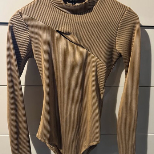 Ckontova beige bodysuit size S like new with chest opening