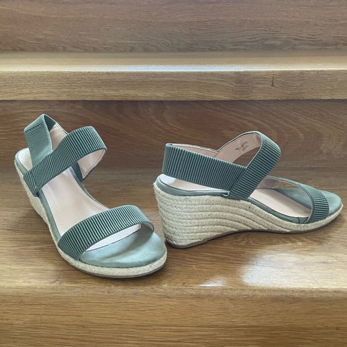 V&N olive platform sandals like new, size 39, 8cm heel