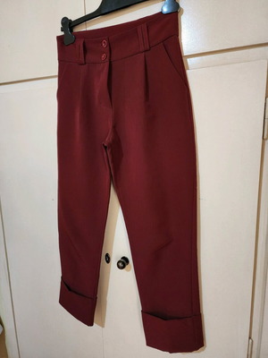 Μπορντώ εφαρμοστό υφασμάτινο παντελόνι με ρεβέρ σαν καινούργιο