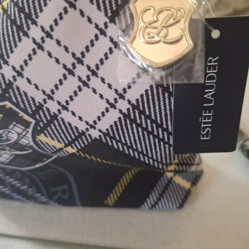 Estèe Lauder makeup bag with 3 new travel-size products