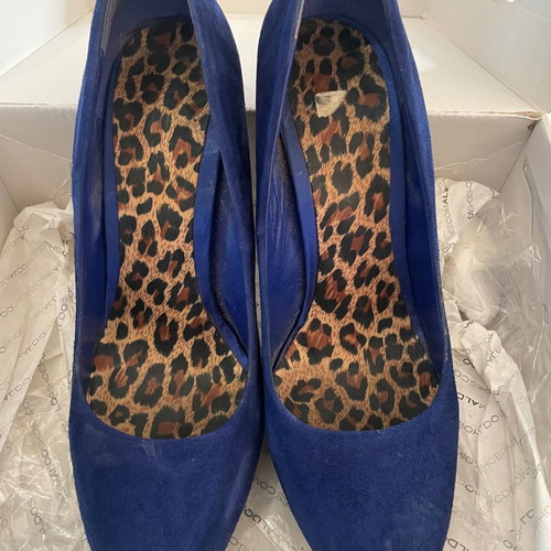 Aldo pumps used, electric blue, size 39, suede