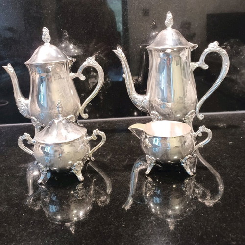 Silver plated coffee and tea set 5 pieces like new