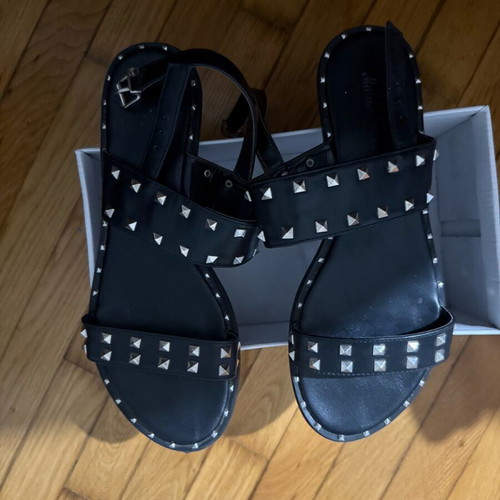 Sandals used with studs, size 40, black