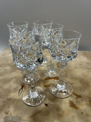 Cristal D'Arques liqueur glasses set of 6 like new, diamond cut design