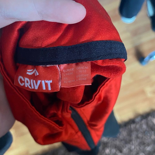 Long-sleeve shirt like new, red and black, with half zip