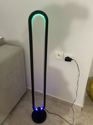 Led φωτιστικό δαπέδου σαν καινούργιο με διάφορες ρυθμίσεις και κομπιουτεράκι