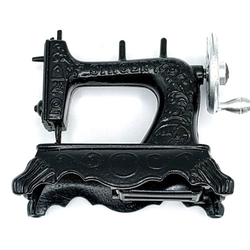Vintage Play-me Singer Sewing Machine Pencil Sharpener new