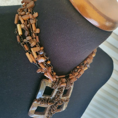 Necklaces new brown and red, set of two pieces