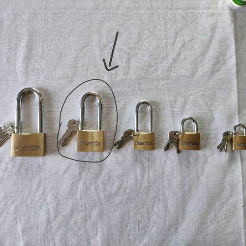 Martin padlock 50 mm with three long shackle keys new