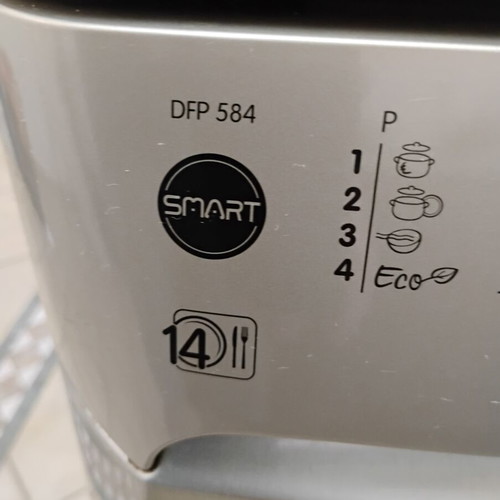 Indesit DFP 584 built-in dishwasher for 14 place settings