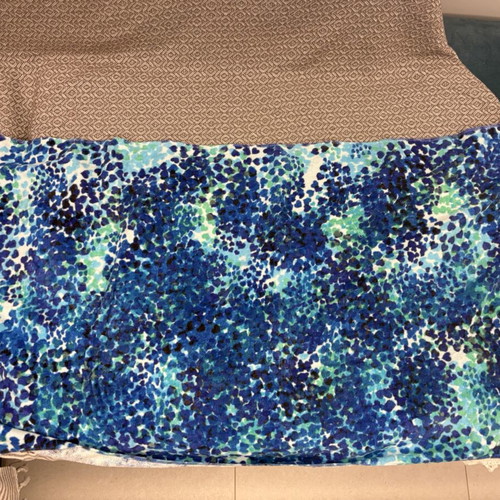 Beach towel velour with mosaic dot pattern like new