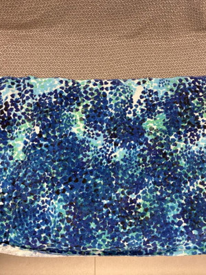 Beach towel velour with mosaic dot pattern like new