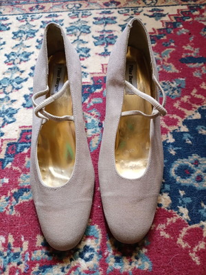 Pilar Burgos Mary Janes beige pumps size 39, vintage, made in Spain