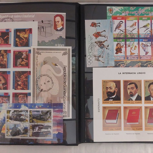 Stamp album new 20 pages with 65 sleeves and block