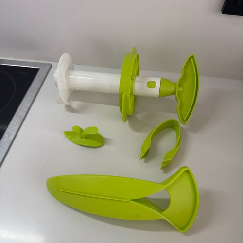 Vacu Vin Fruit Cutting Set like new