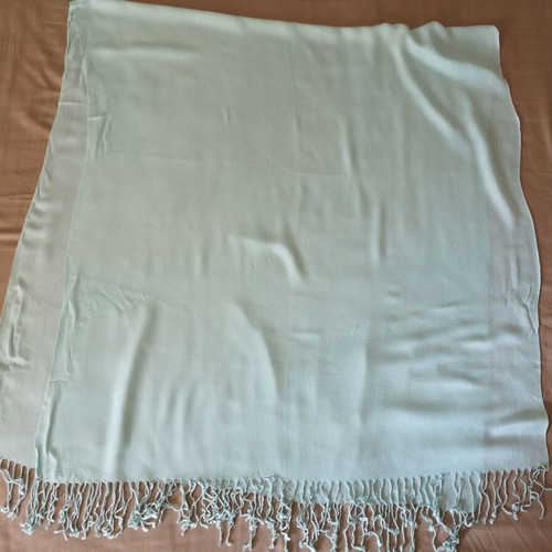 Scarf light green like new