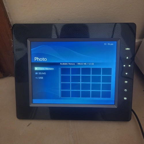 Samsung SPF-85H digital photo frame like new with power supply and 2GB memory card