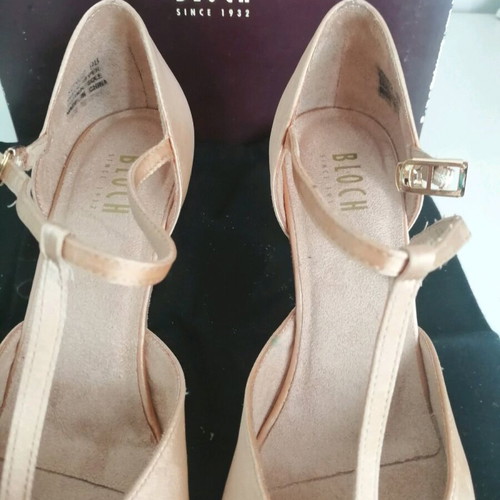 Bloch Latin dance shoes unused size 39.5 pink satin and leather