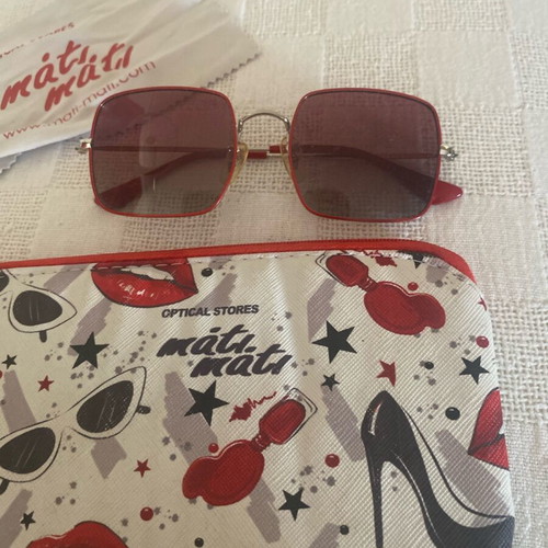 Mati Mati children's sunglasses like new with red frame