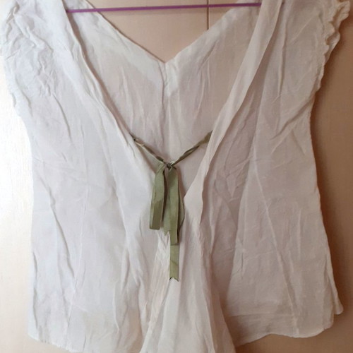 Women's white linen blouse with open back like new