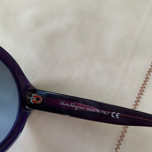 Salvatore Ferragamo sunglasses like new, black