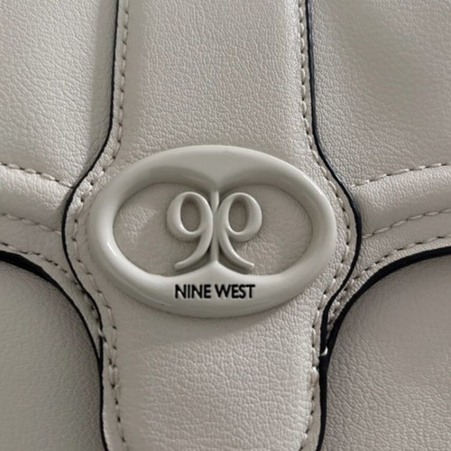 Nine West crossbody bag cream like new with case
