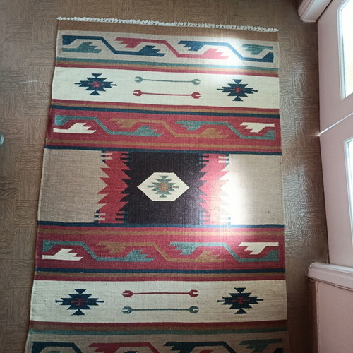 Rug like new, elegant in burgundy, brown and beige