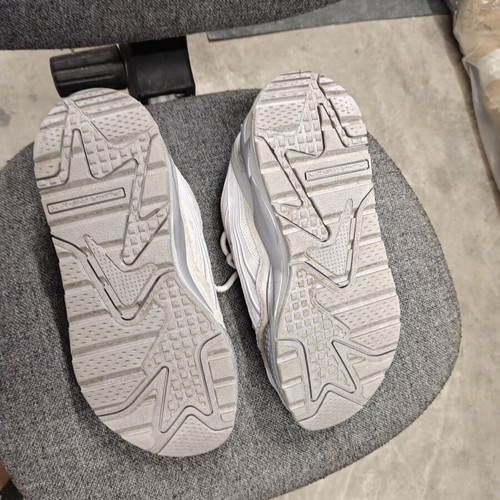 Puma casual athletic shoes used, size 41, white and grey