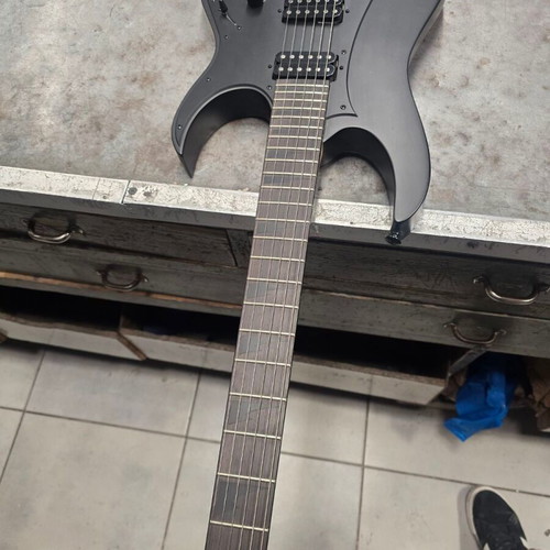 Ibanez GRG131 Black electric guitar like new, ideal for beginners