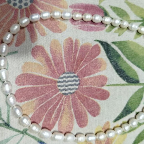 Necklace with natural freshwater pearls like new