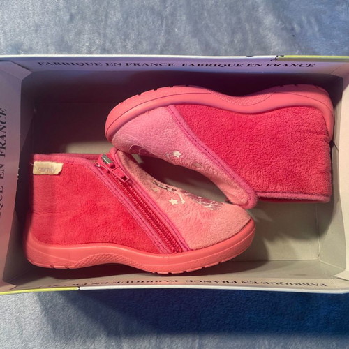 Comfy children's slippers used, size 24