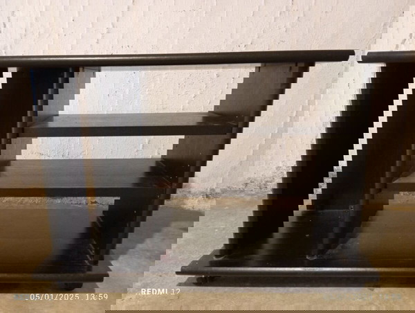 Τραπέζι τηλεόρασης με 3 ράφια