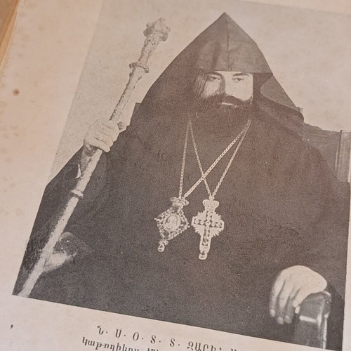 Amenoun Darekirke 1957 used Armenian Almanac book