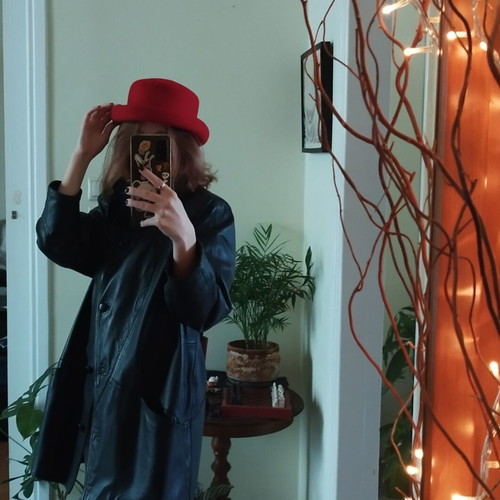 Vintage wool hat red like new, size M