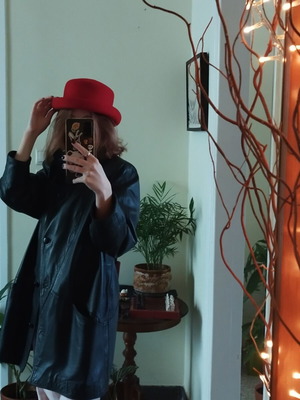 Vintage wool hat red like new, size M
