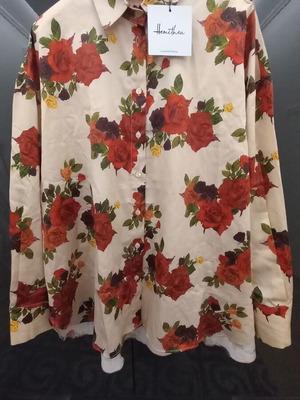 Hemithea shirt new, beige with red floral print
