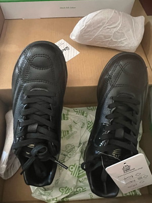Admiral Kids Football Shoes new, size 31, black