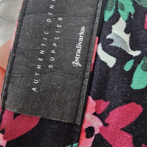 Stradivarius floral jeans size 40 like new