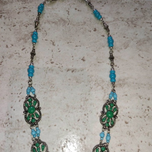 Vintage necklace with stones like new, impressive