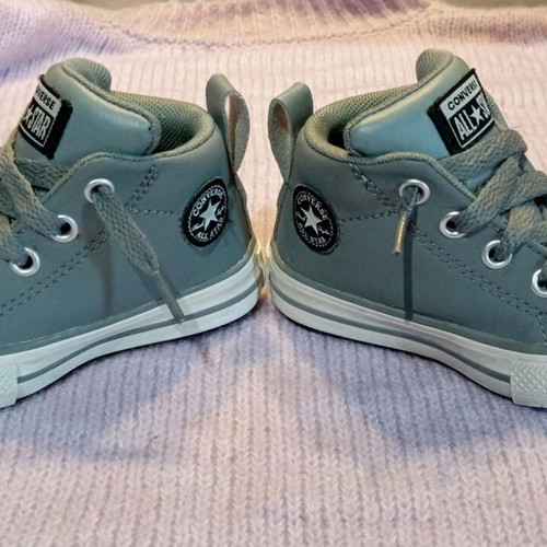Converse leather unisex size 20