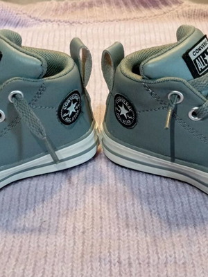 Converse leather unisex size 20