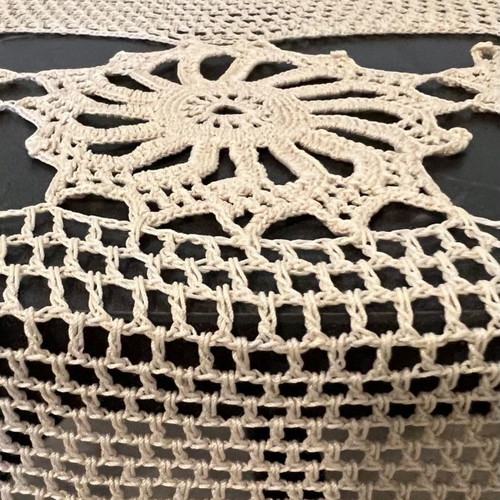 Rotunda knitted tablecloth round large