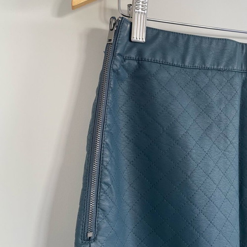 Attrattivo leather mini skirt like new, petrol color, quilted pattern, size L