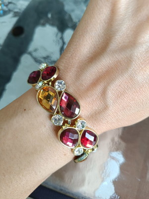 Bracelet with semi-precious stones, like new, adjustable closure