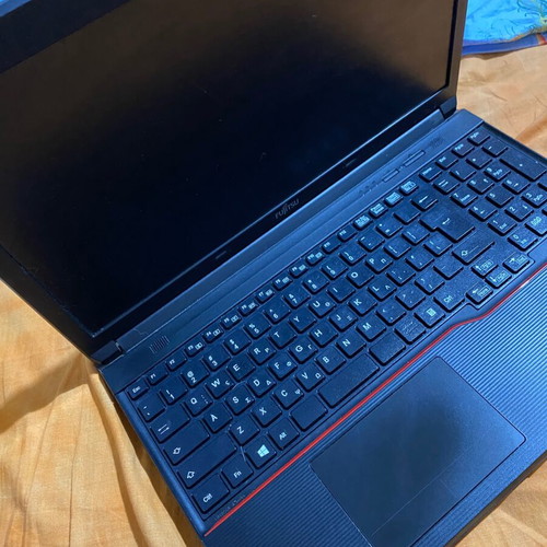 Φορητός υπολογιστής Fujitsu με 4GB RAM και 256GB αποθηκευτικό χώρο, Windows