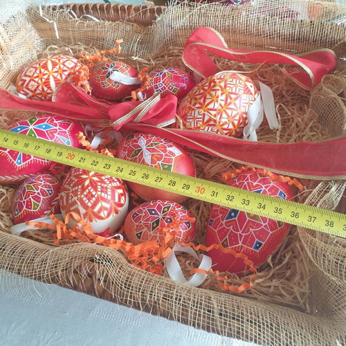Easter egg basket like new, woven with wooden handles