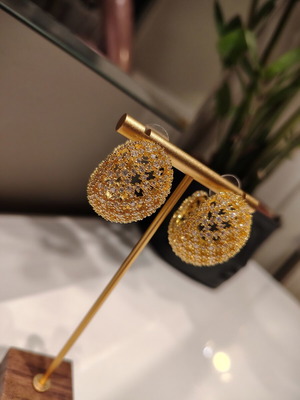 Gold-plated earrings with zircon stones