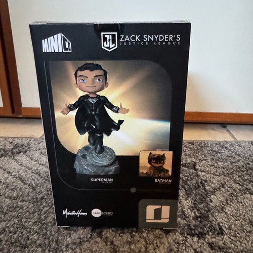 Iron Studios Superman Minico like new