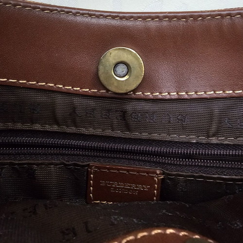 Burberry shoulder bag like new with Nova Check pattern and leather details